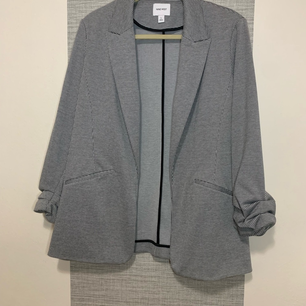 Women's Nine West Knit Open-Front
Blazer Large P2P: 21.5” - Picture 3 of 7
